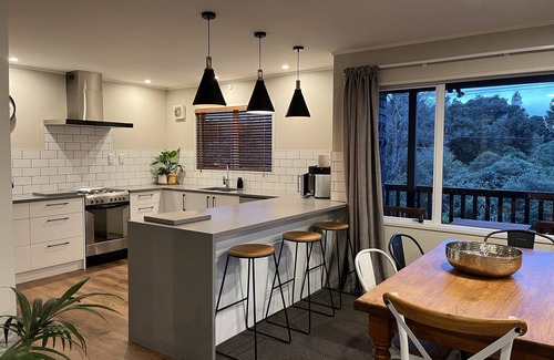 Lake Okareka Apartment | Stunning Large Apartment overlooking Lake Okareka