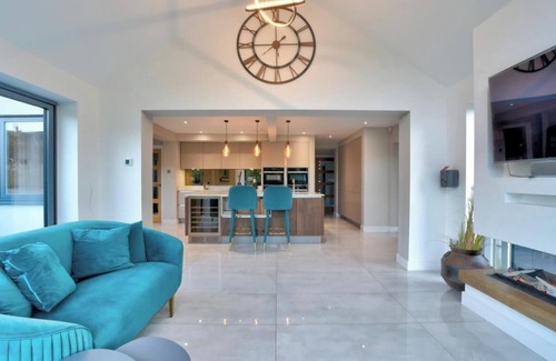 Great Leighs House | Stunning large house in Green Dunmow
