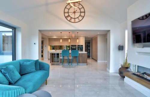 Great Leighs House | Stunning large house in Green Dunmow