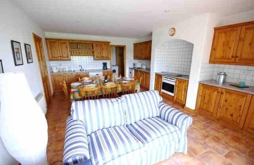 Goleen Cottage | Stunning large stone cottage on the Wild Atlantic Way with sea views and WI-FI