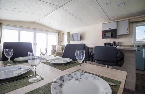 Hopton House | Stunning lodge full sea views at Broadland Sands in Suffolk ref 20089BS