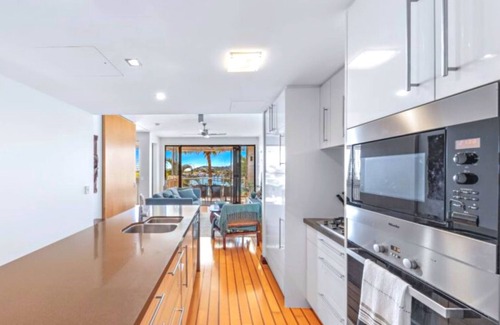 Airlie Beach Apartment | Stunning Marina Views Close to Everything in Airlie Beach - with Elevator