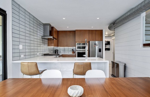Woodhaven House | Stunning Midcentury Modern Estate 7min to Downtown
