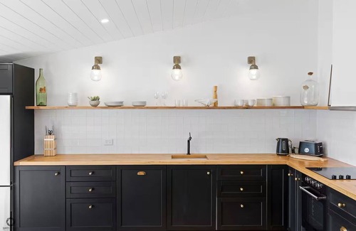 Richmond Lowlands Apartment | Stunning Modern Accommodation on Prestige Rural Property