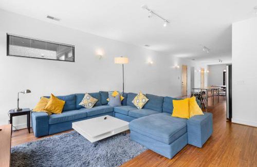 Butchertown Apartment | Stunning Modern Apt in Nulu