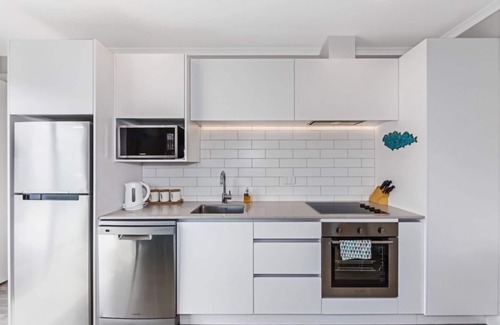 Arkles Bay Apartment | Stunning modern beachfront apartment