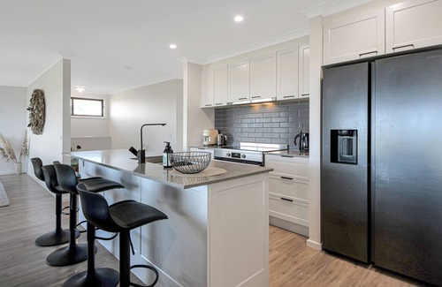 Narrawong Apartment | Stunning modern beach house