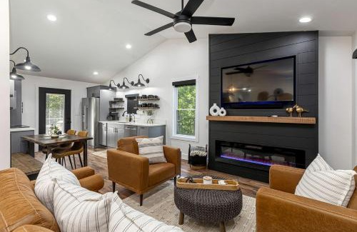 Goreville House | Stunning Modern Cabin with Hot-tub in Makanda, illinois