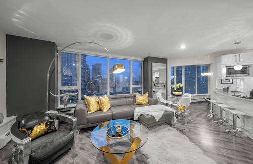 Crosstown Apartment | Stunning modern luxury 2 bedroom, 2 bath condo rental