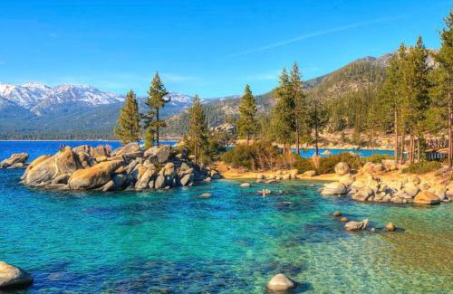 Truckee House | Stunning Modern Mountain Home for 10 in Truckee New Hot Tub BBQ Close to Slopes Book on Mobile for Promo Price