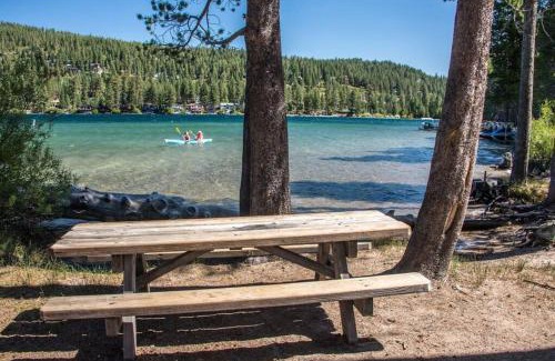 Truckee House | Stunning Modern Mountain Home for 10 in Truckee New Hot Tub BBQ Close to Slopes Book on Mobile for Promo Price
