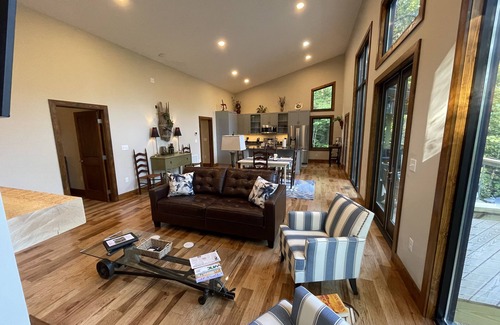 Fairview Cabin | Stunning Mountain-Modern Cabin Close to Asheville w/Hot Tub
