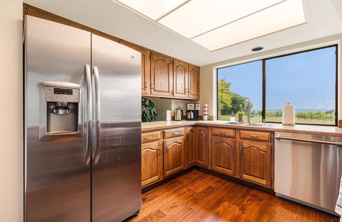 Ladd Hill House | Stunning New Listing - Beckham Estate Vineyard Guesthouse