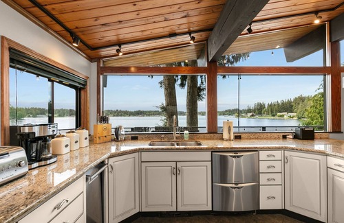 Lake Goodwin House | Stunning Pacific Northwest Lakehouse on 100' waterfront near Seattle!