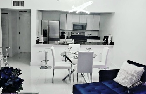 Brickell Condo | Stunning Penthouse City & Oceanview King+Park Free