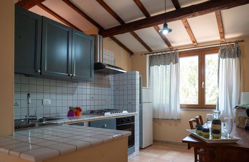 Citta Sant'Angelo House | Stunning private villa with WIFI, pool, TV, patio, pets allowed and parking, close to Pescara