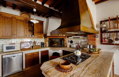 Torrita di Siena Villa | Stunning private villa with WIFI, private pool, TV and parking, close to Montepulciano