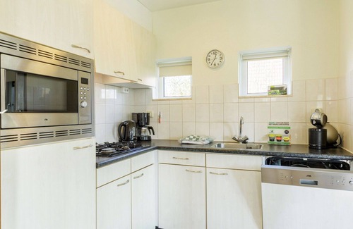 Municipality of Emmen House | Stunning private villa for 4 guests with pool, WIFI, hot tub, TV, terrace and parking