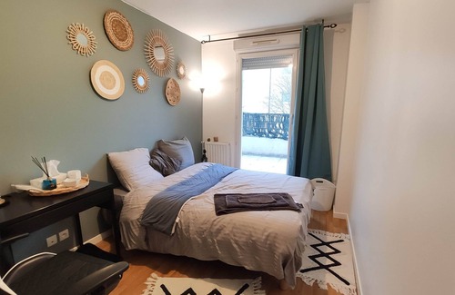 Guyancourt Apartment | Stunning private room with free parking