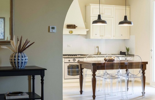 Sorrezzana Villa | Stunning private villa with WIFI, private pool, A/C, TV, patio, pets allowed and panoramic view