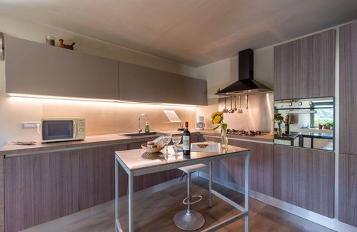 Bossolasco House | Stunning private villa for 6 guests with private pool, WIFI, TV, patio, pets allowed and parking