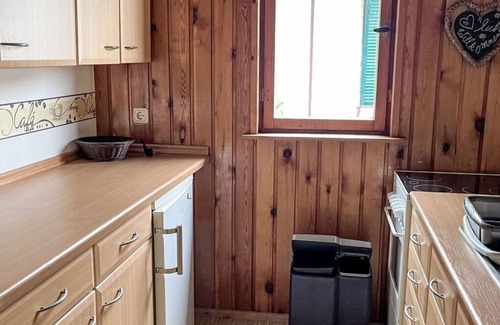 Lindow House | Stunning private villa for 3 people with TV and terrace