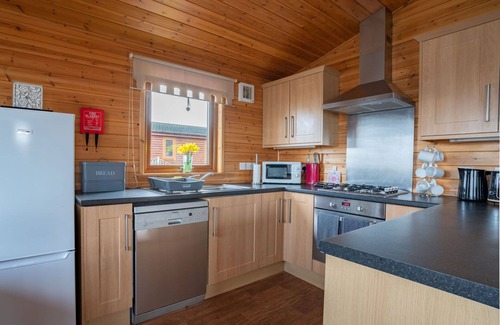 Kinross House | Stunning private villa for 6 guests with WIFI, TV, balcony and parking