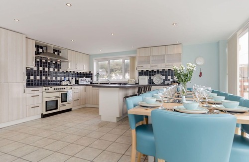 Portpatrick House | Stunning private villa for 16 people with WIFI, TV, patio and pets allowed