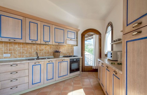 Abbiadori Villa | Stunning private villa for 10 guests with WIFI, A/C, private pool, TV, terrace and parking