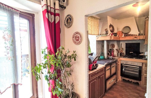 Preore House | Stunning private villa for 6 guests with TV, patio, pets allowed, panoramic view and parking