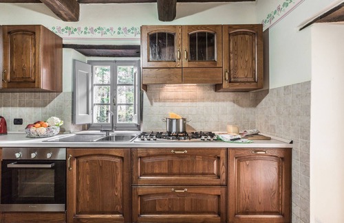Ripoli Villa | Stunning private villa with hot tub, A/C, private pool, WIFI, TV, patio, panoramic view and park.