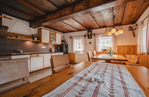 Abtenau Villa | Stunning private villa for 12 people with WIFI, TV and parking