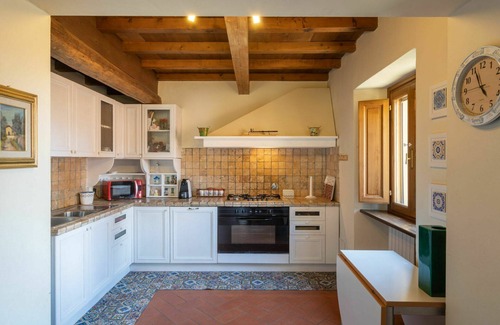 Londa Villa | Stunning private villa for 10 people with private pool, WIFI, TV, patio, pets allowed and parking