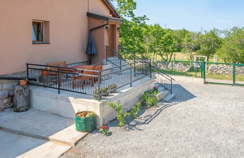 Vratarusa House | Stunning private villa for 5 guests with WIFI, private pool, TV, terrace and parking