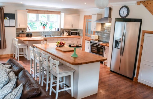 Lerags Villa | Stunning private villa for 10 people with TV, patio, pets allowed, panoramic view and parking