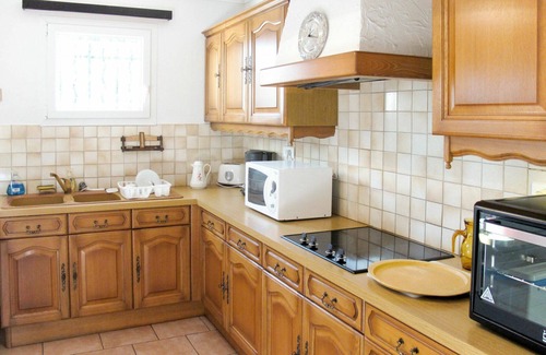 Quinson House | Stunning private villa for 4 people with pool, TV and terrace