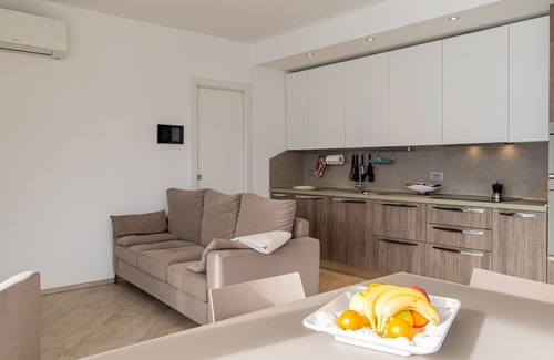 Trezzone House | Stunning private villa for 4 people with A/C, WIFI, TV and terrace