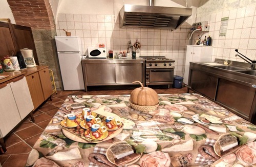 Cortona Villa | Stunning private villa with private pool, A/C, WIFI, TV, veranda, pets allowed and parking