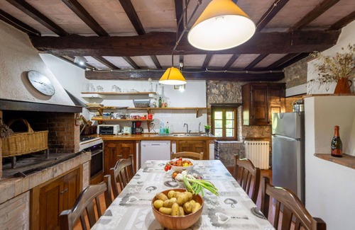 Monticiano Villa | Stunning private villa for 6 guests with private pool, WIFI, TV, patio, pets allowed and parking