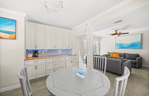 Orlando Beach Condo | Stunning Riverfront Villa W/Steps from Private Beach Access & Perfect Setting for Events ⛵🌅