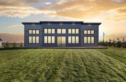 Central Bedeque House | Stunning Riverside Escape