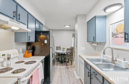 South Lamar Condo | Stunning S Lamar Condo | Near Top Bars & Dining!