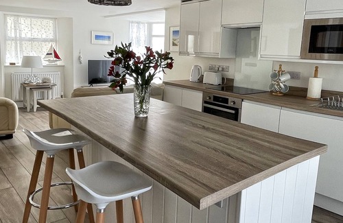 Porthleven Apartment | Stunning sea view 2 bed apartment at Porthleven - a stone's throw from the beach