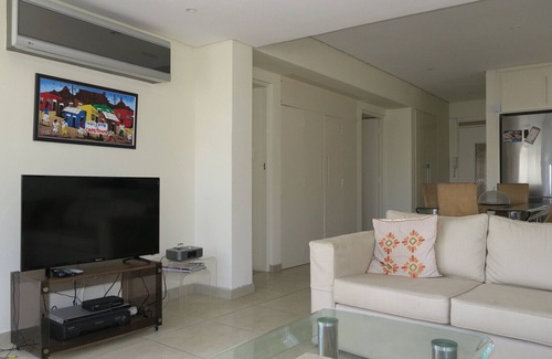 Sea Point Apartment | Stunning Sea views of the Atlantic ocean and Mountains , Close to beach ,