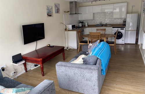 Millendreath Apartment | Stunning Sea Views, Recently Refurbished, 250m From The Beach, All Mod Cons