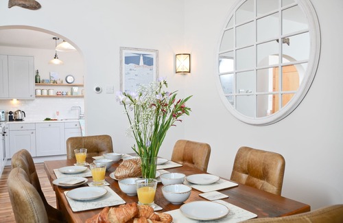 Sennen Cove Apartment | Stunning Seaside Retreat; Unbeatable Sea Views & Close to Beach