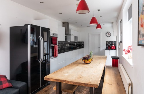 Newquay House | Stunning seaside with cinema room, sea views - ideal for friends and families