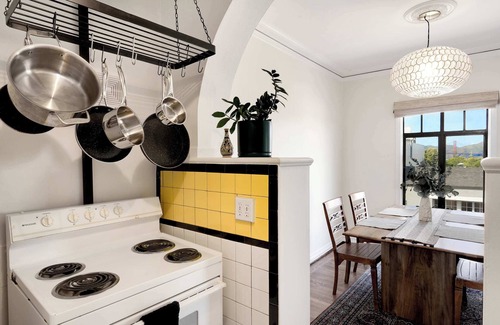 Marina District Condo | Stunning SF Top Floor Condo with Bay Views