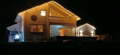 Vallsjobol House | Stunning Sleeps 9 Lakeview Loghome Spa & Yoga
