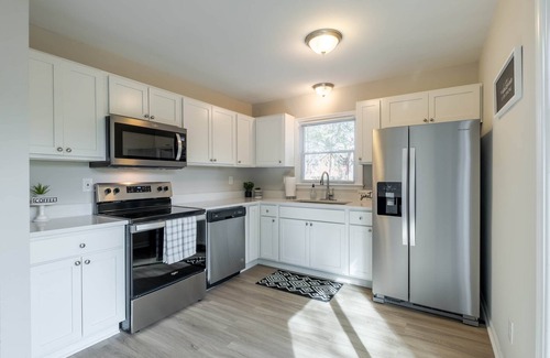 Charlotte House | Stunning Southpark/Cotswold Townhome